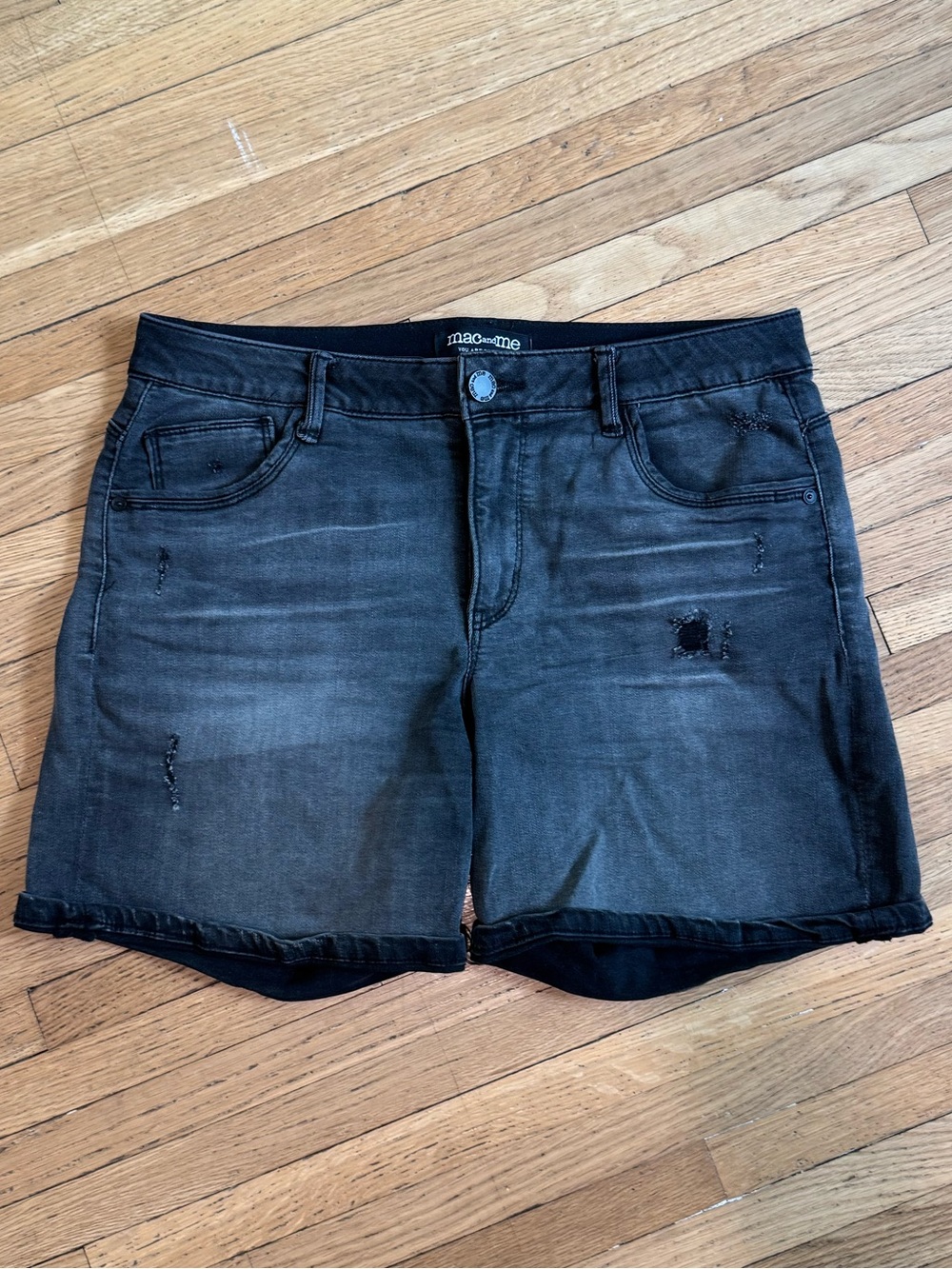 mac&me Black Distressed Denim Shorts - Women's Mid-Rise